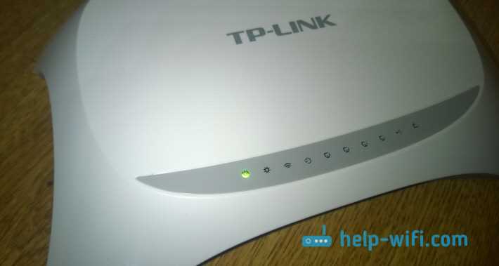 На TP-Link TL-WR740N горит индикатор питания и шестеренка